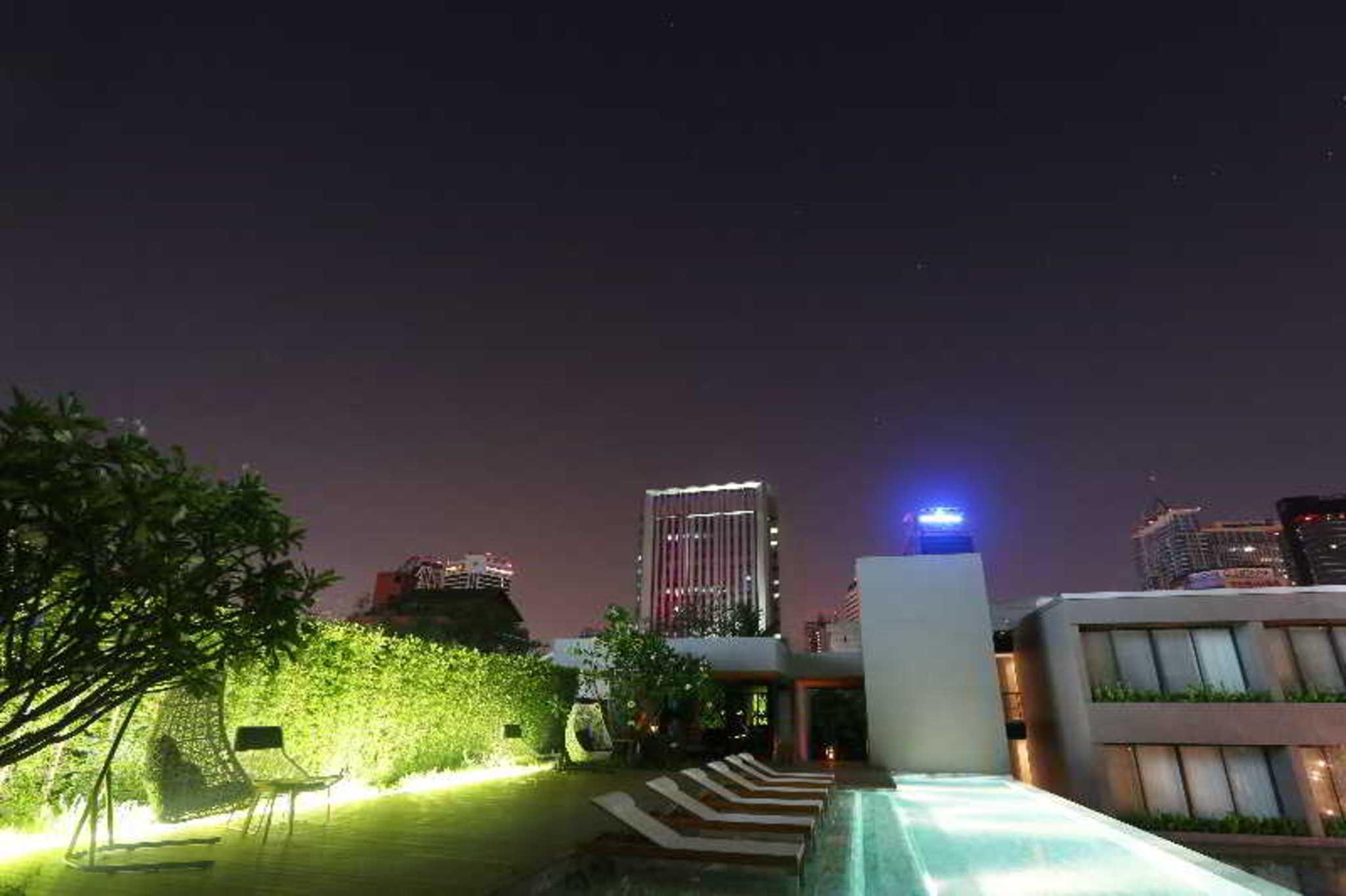 Ad Lib Hotel Bangkok Exterior photo